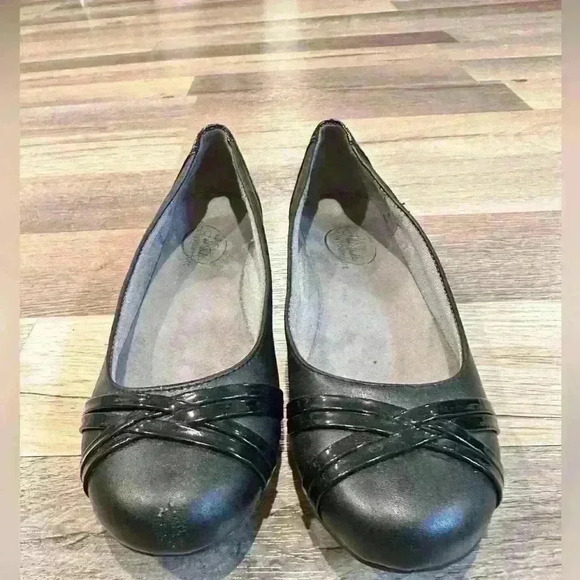 Size 7M Women’s life Stride Aliza Black Faux Leather - Picture 3 of 5